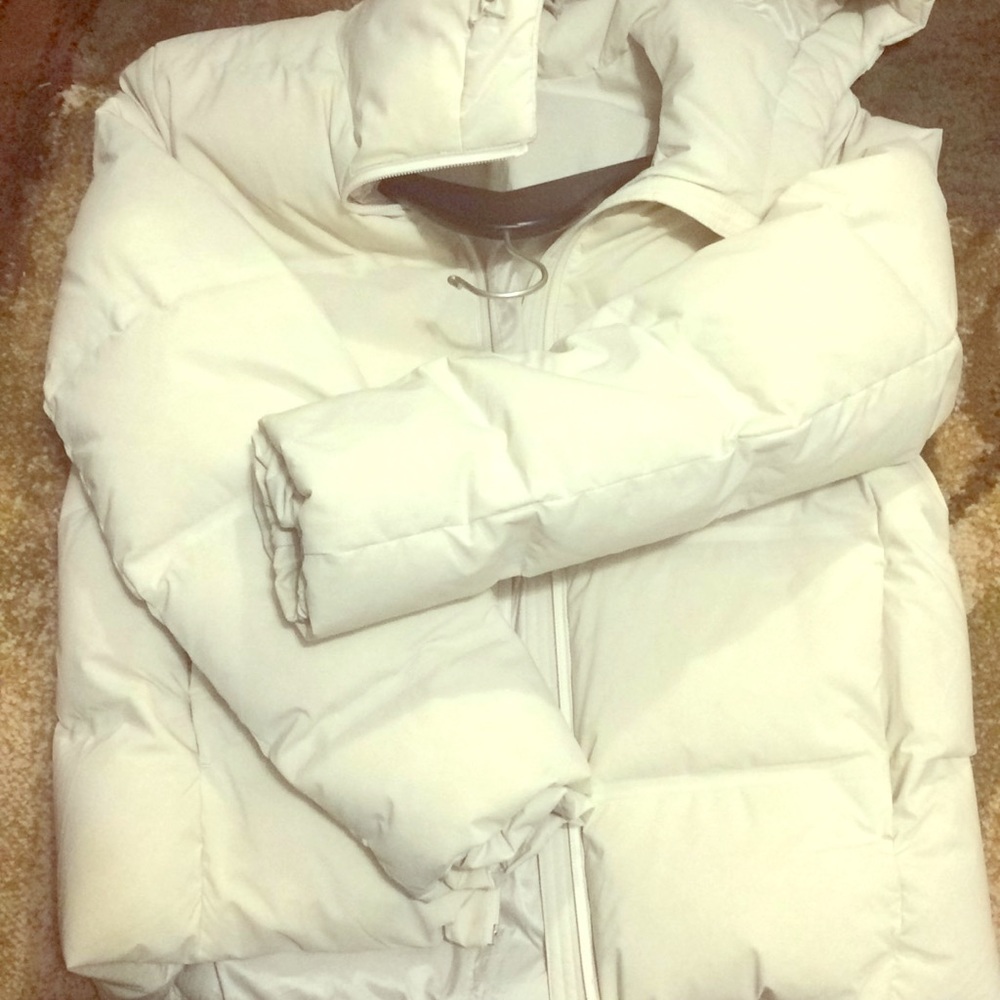 Uniqlo Seamless White Down Hooded Jacket